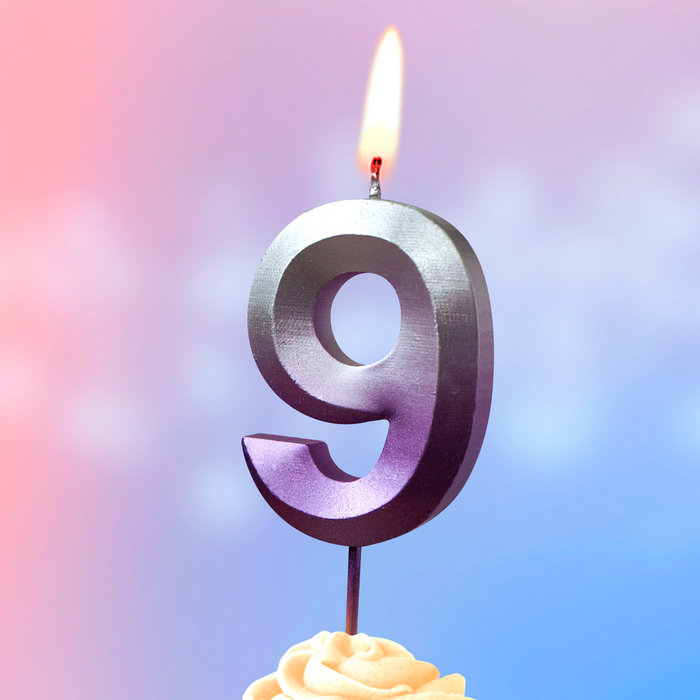 свеча тортовая на шпажке 9 "Серебро-сирень"