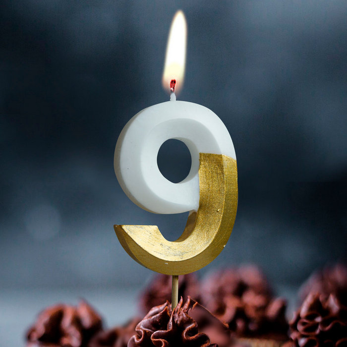свеча тортовая на шпажке 9 "Бело-золотые витые"