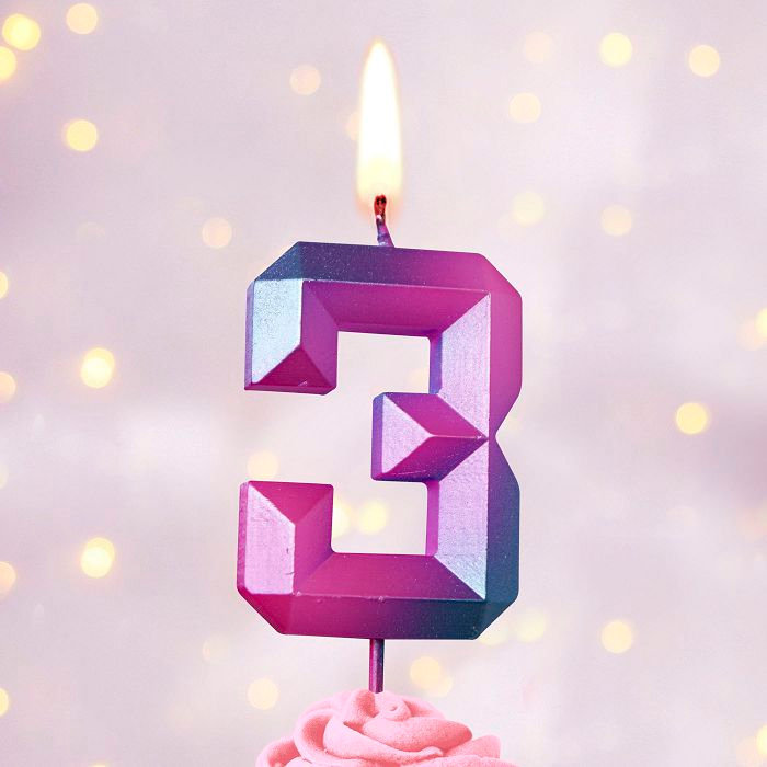 свеча тортовая на шпажке 3 "Пурпурные грани"
