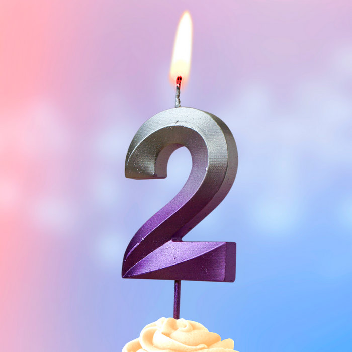 свеча тортовая на шпажке 2 "Серебро-сирень"