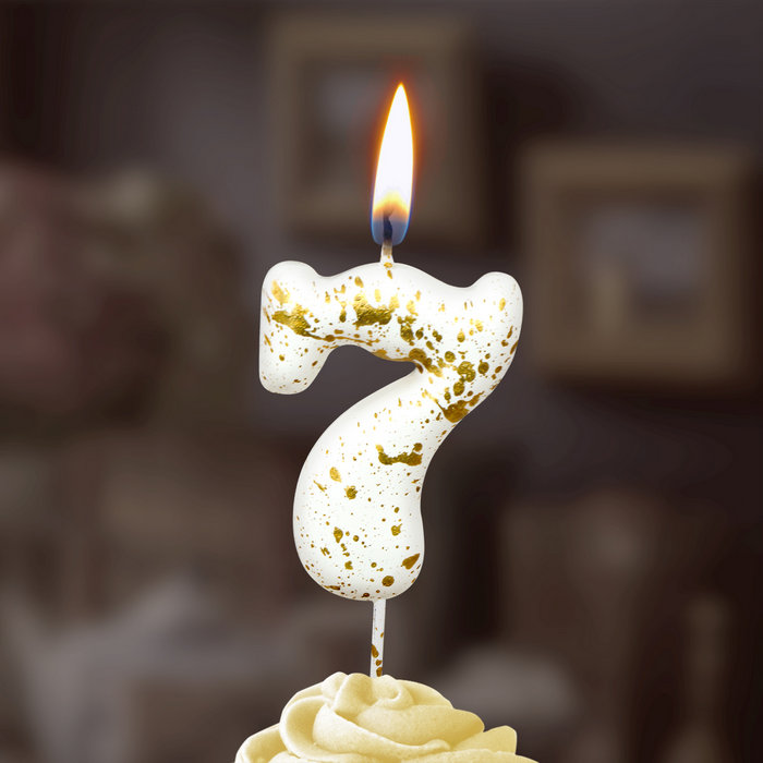 свечи цифры "белые брызги" 7