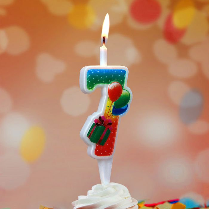 свеча тортовая "С подарком" 7