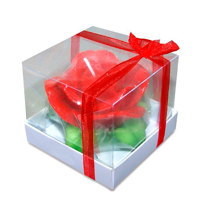 свеча роза красная на листьях