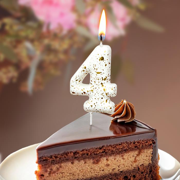 свечи цифры "белые брызги" 4