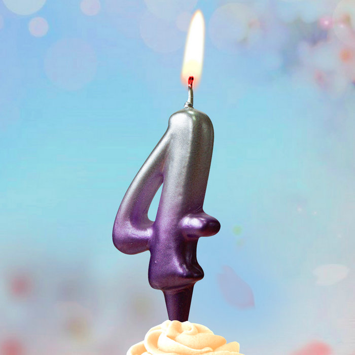 свечи тортовые цифры "серебро-сирень" 4