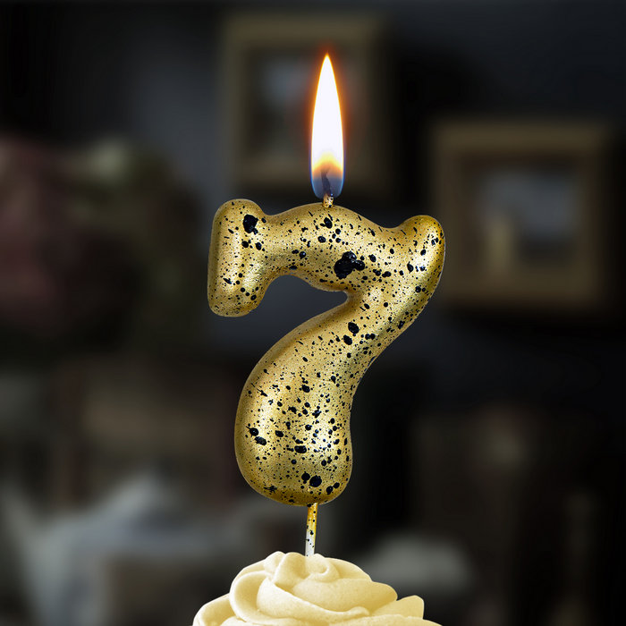 свечи цифры "золотые брызги" 7